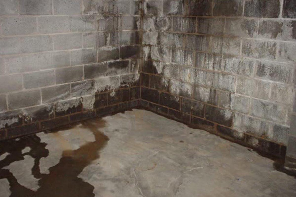 Water pooling at the basement floor-wall joint